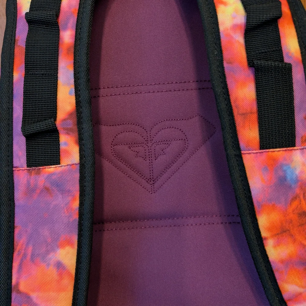 🎒 Roxy Shadow Swell Printed Vibrant Tie-Dye Backpack NWOT - Picture 5 of 12
